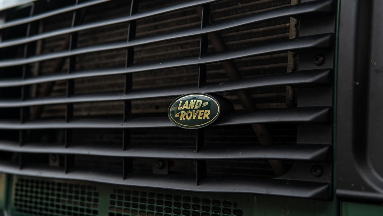 2005 Land Rover Defender 90 - Image 11 of 31
