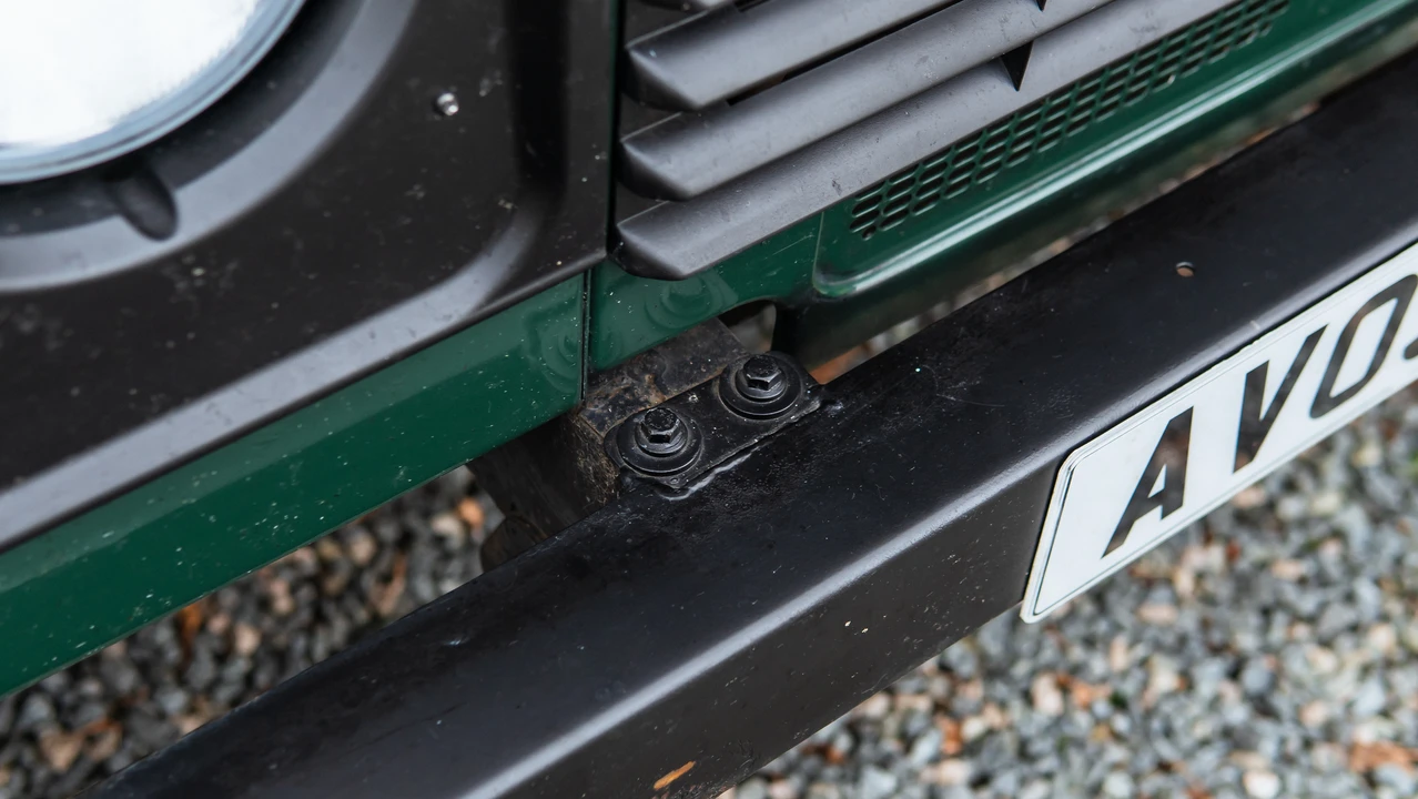 2005 Land Rover Defender 90 - Image 14 of 31