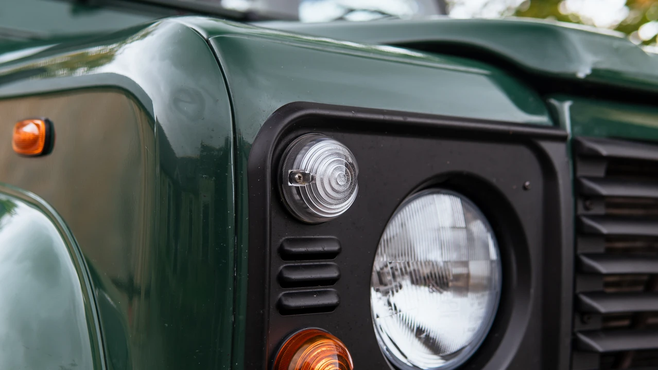 2005 Land Rover Defender 90 - Image 15 of 31