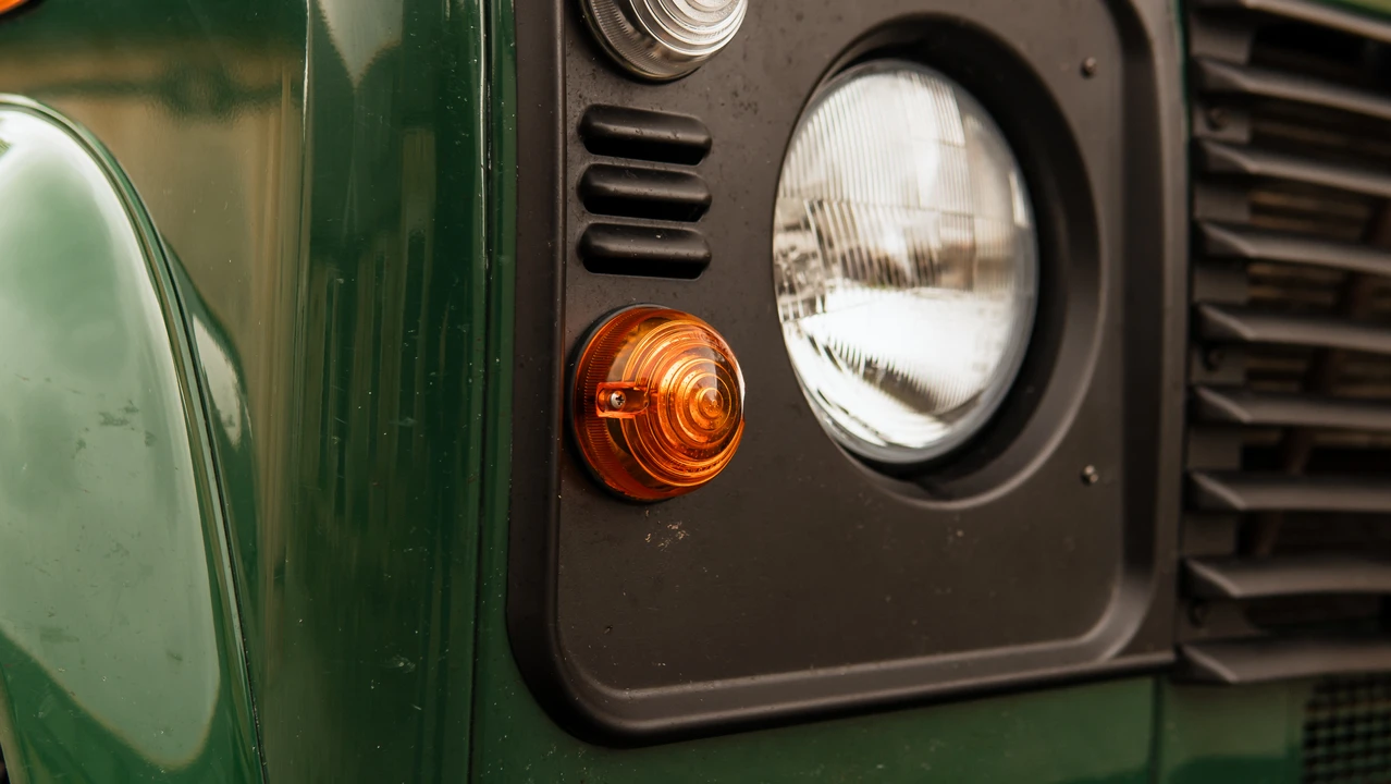 2005 Land Rover Defender 90 - Image 16 of 31