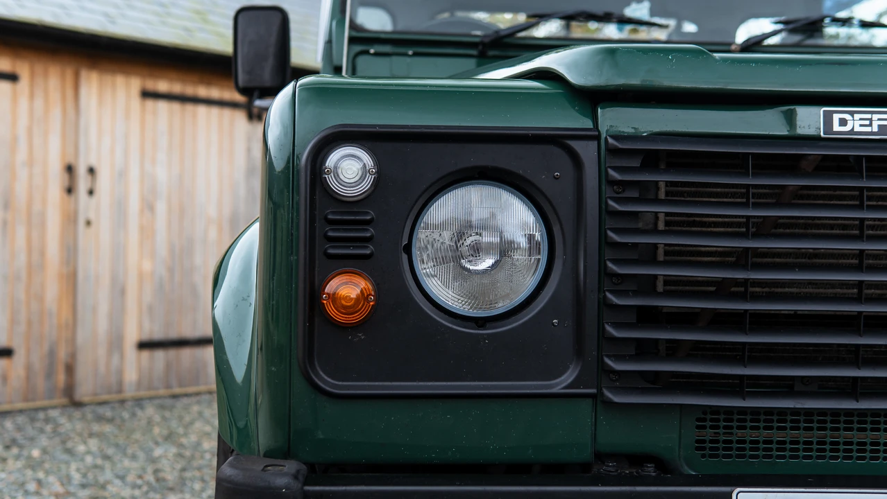 2005 Land Rover Defender 90 - Image 17 of 31