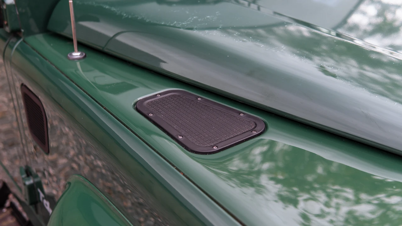 2005 Land Rover Defender 90 - Image 18 of 31