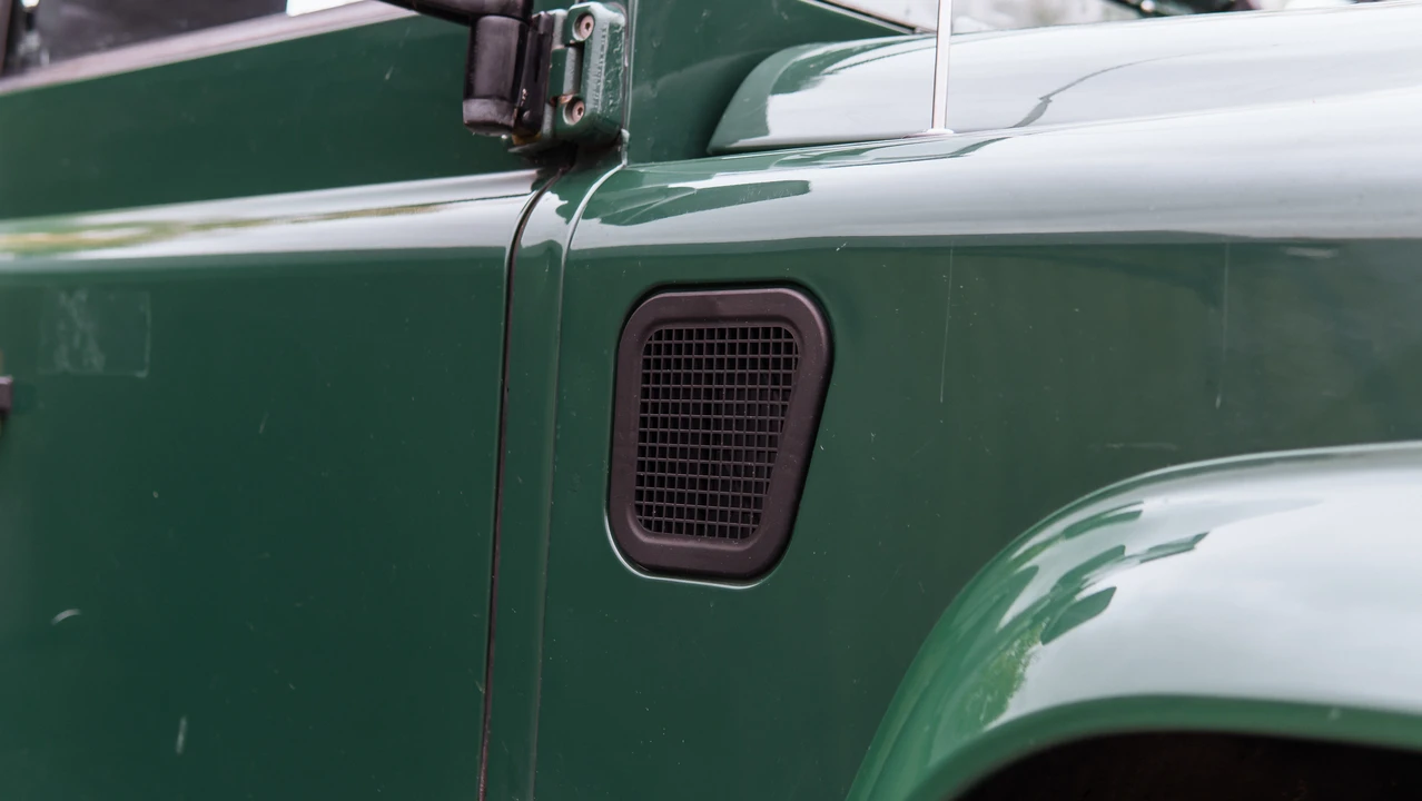 2005 Land Rover Defender 90 - Image 21 of 31
