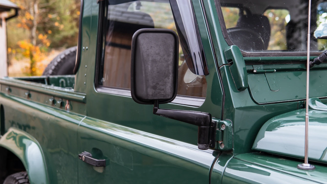 2005 Land Rover Defender 90 - Image 23 of 31