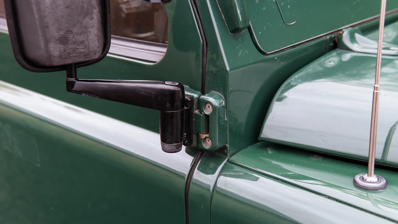 2005 Land Rover Defender 90 - Image 24 of 31
