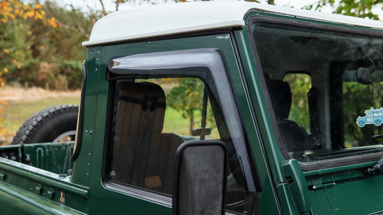 2005 Land Rover Defender 90 - Image 28 of 31
