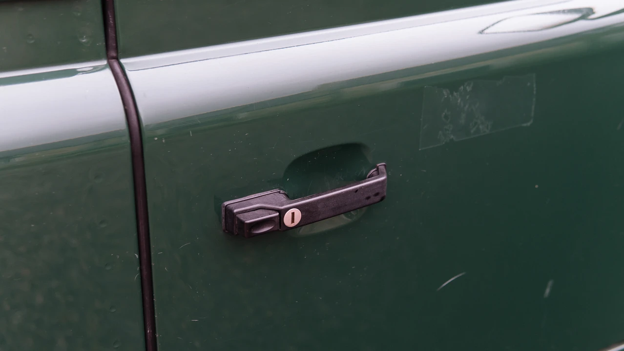 2005 Land Rover Defender 90 - Image 30 of 31