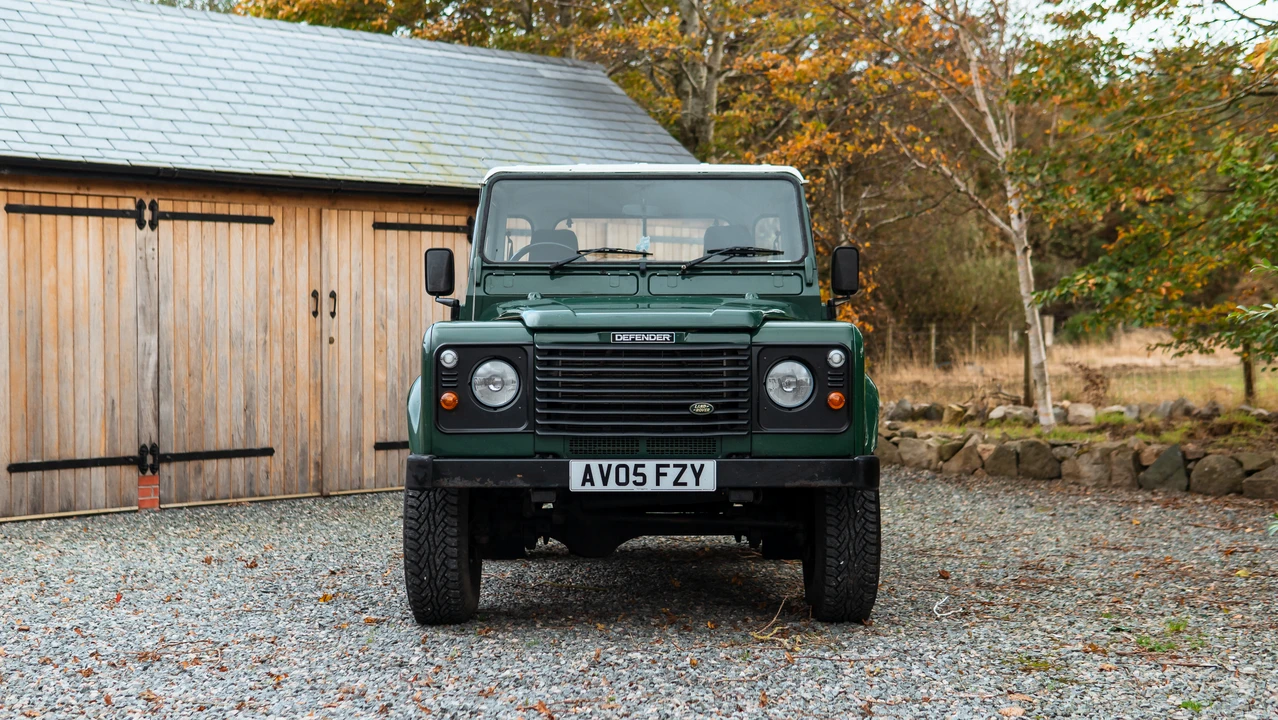 2005 Land Rover Defender 90 - Image 2 of 31