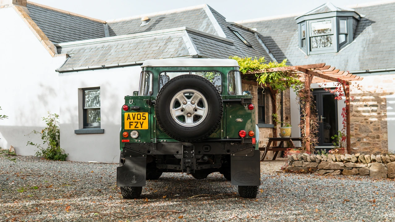 2005 Land Rover Defender 90 - Image 6 of 31
