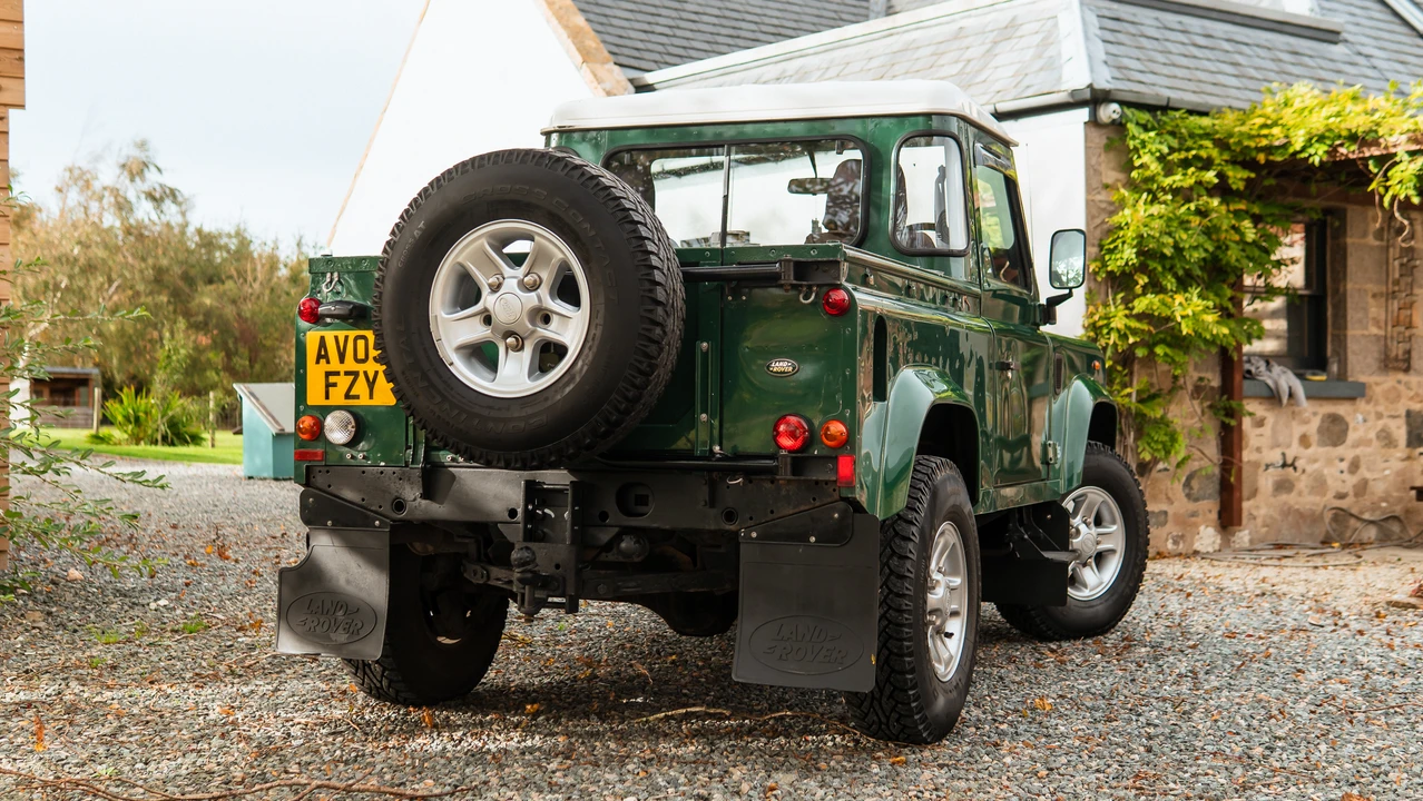 2005 Land Rover Defender 90 - Image 5 of 31