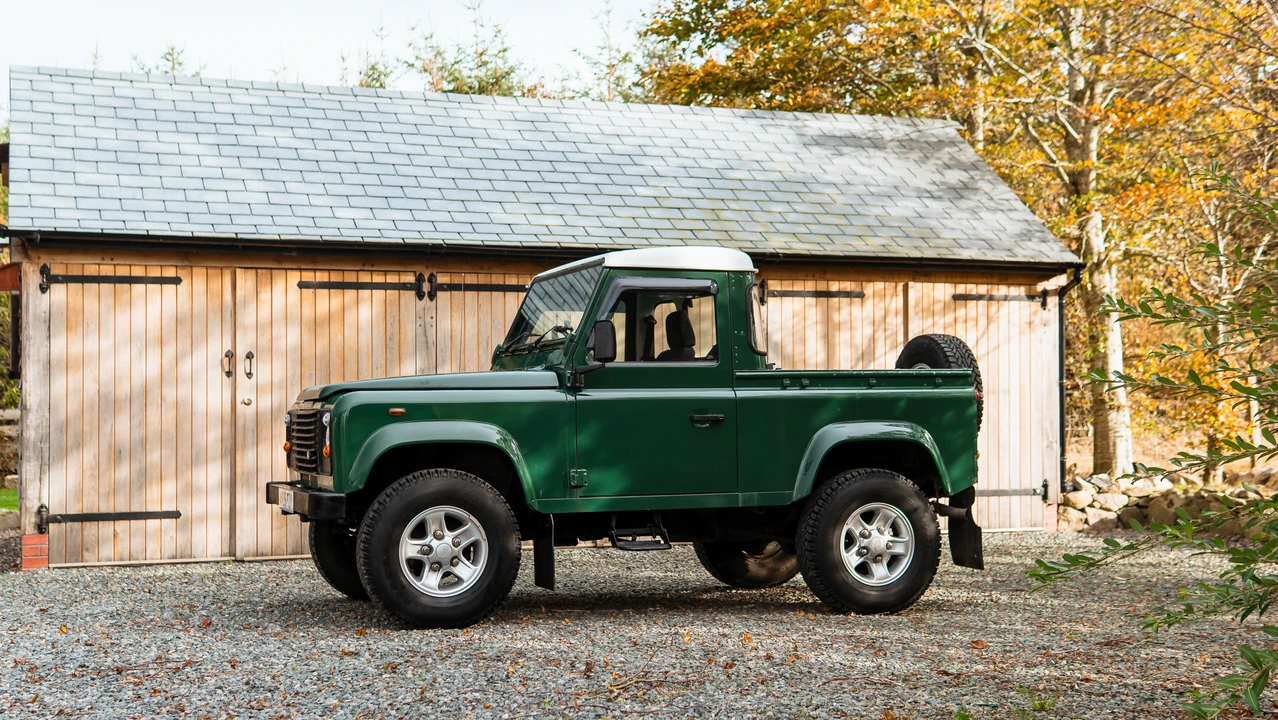 2005 Land Rover Defender 90 - Image 7 of 31
