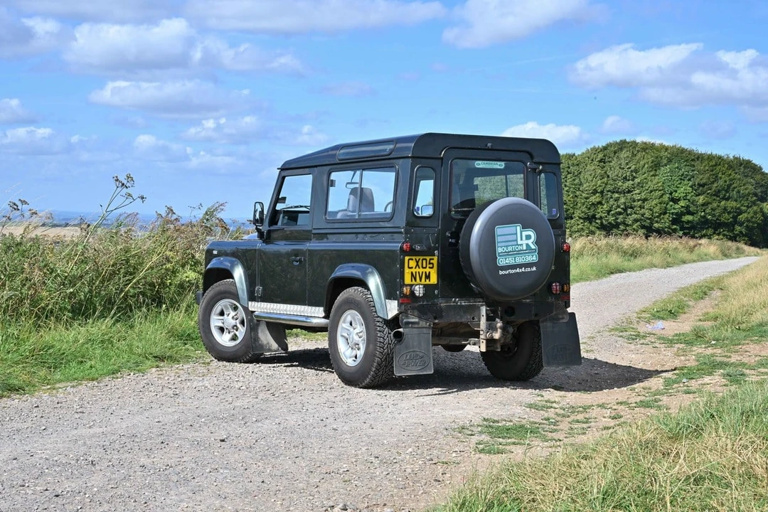 2005 Land Rover Defender 90 - Image 21 of 30