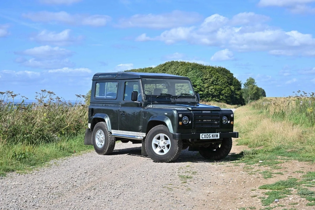 2005 Land Rover Defender 90 - Image 2 of 30