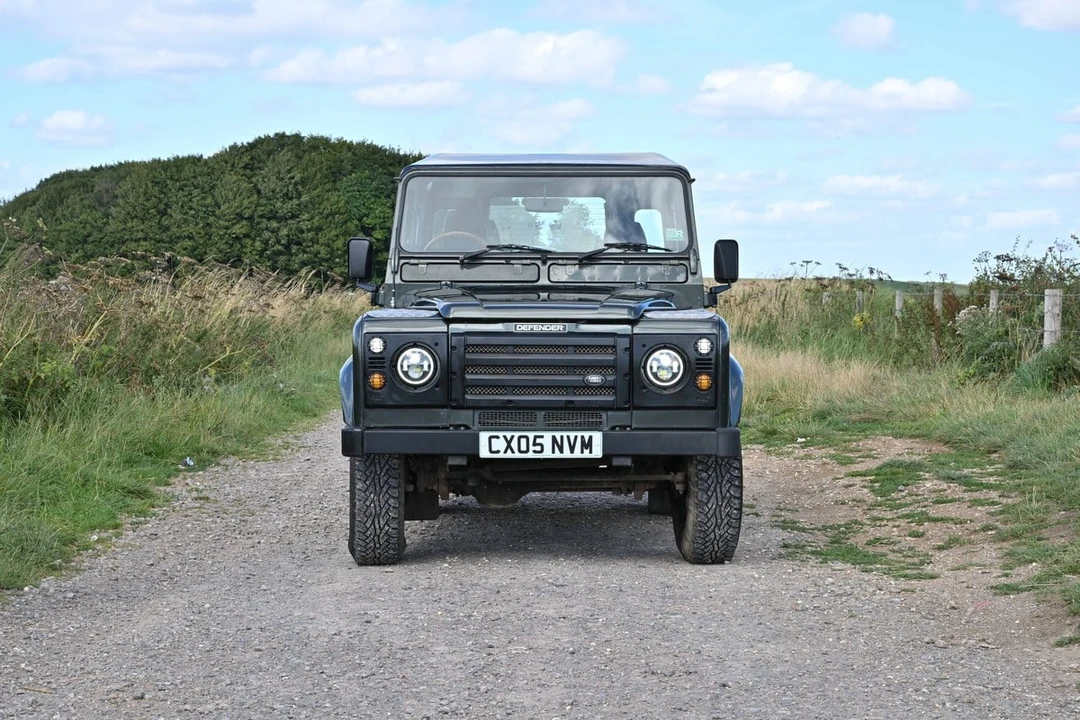 2005 Land Rover Defender 90 - Image 12 of 30