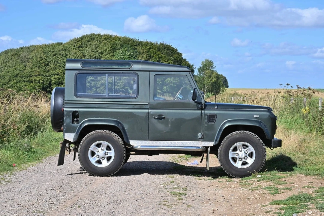 2005 Land Rover Defender 90 - Image 19 of 30