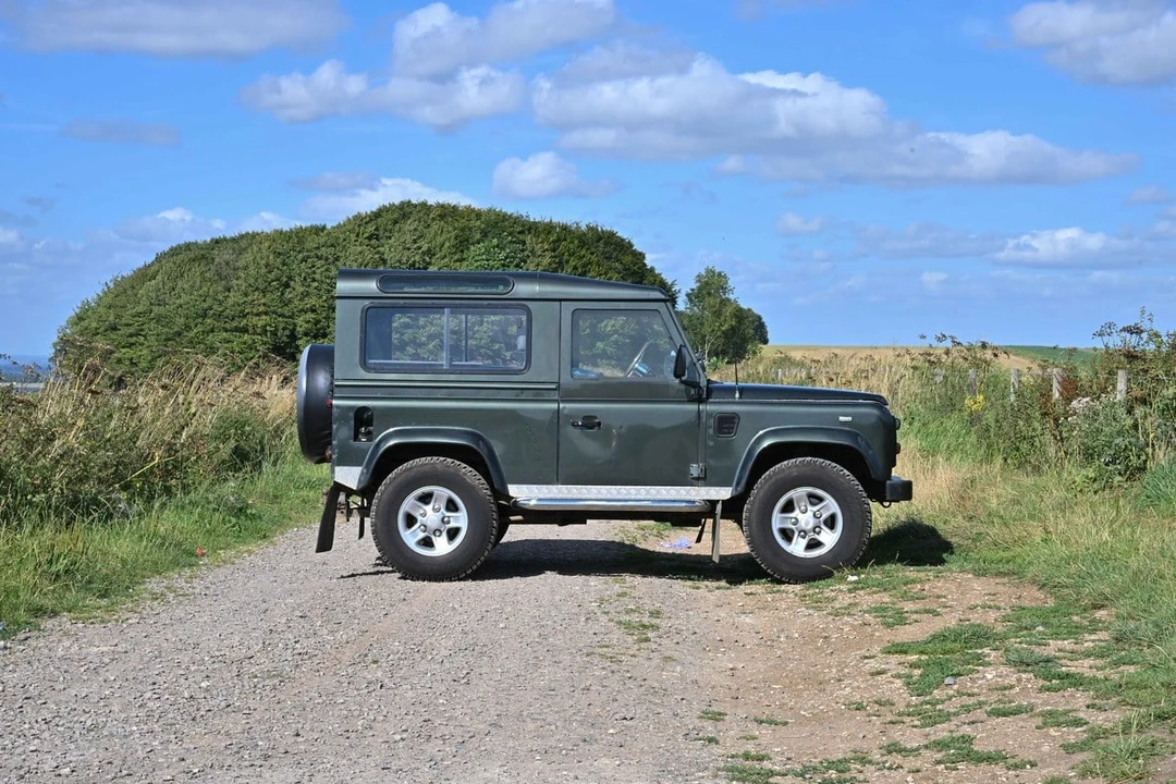 2005 Land Rover Defender 90 - Image 15 of 30