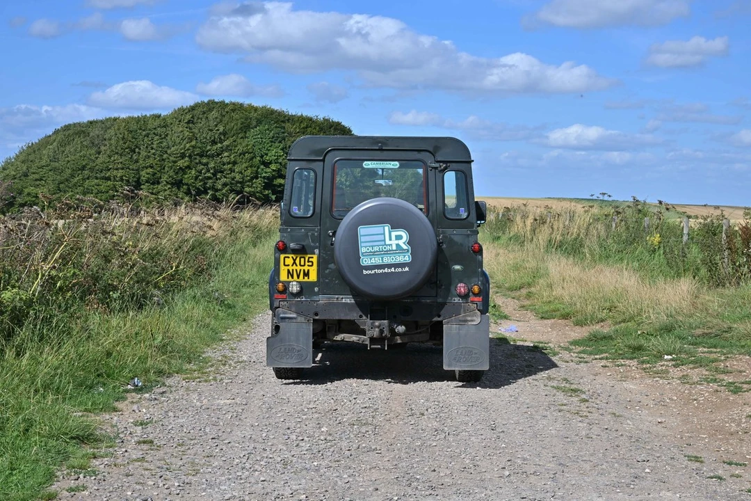 2005 Land Rover Defender 90 - Image 11 of 30