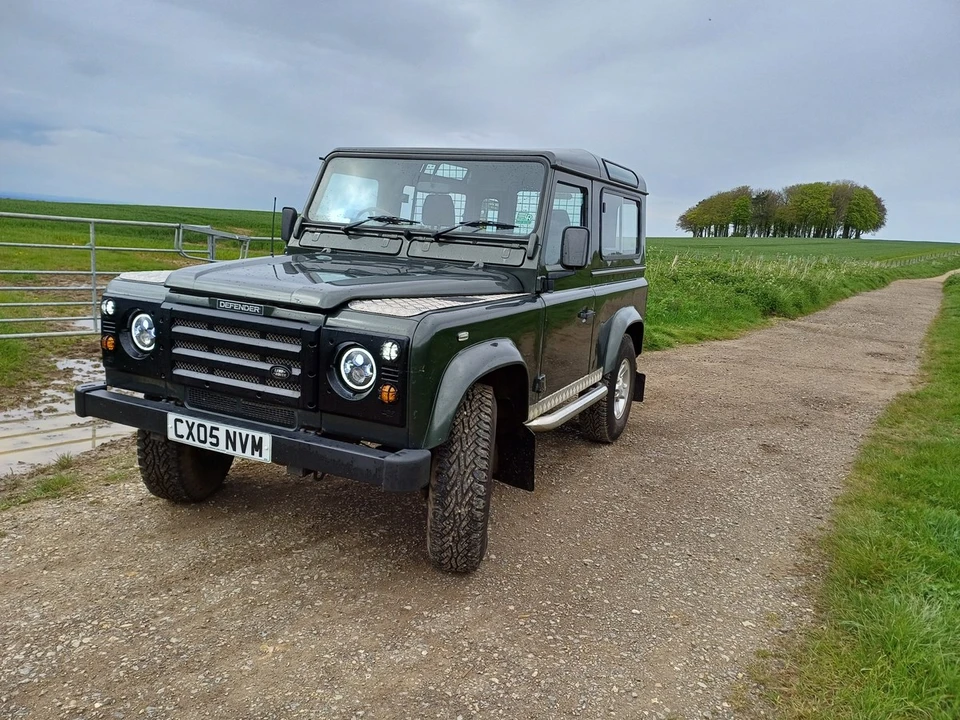 2005 Land Rover Defender 90 - Image 9 of 30
