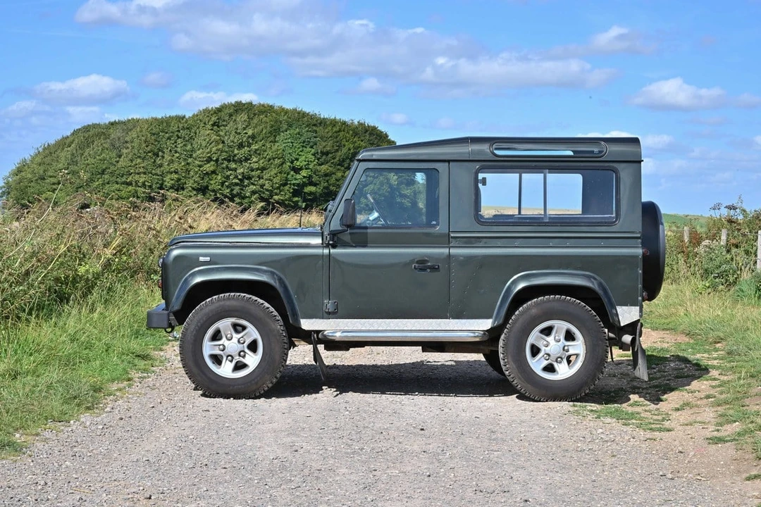 2005 Land Rover Defender 90 - Image 16 of 30