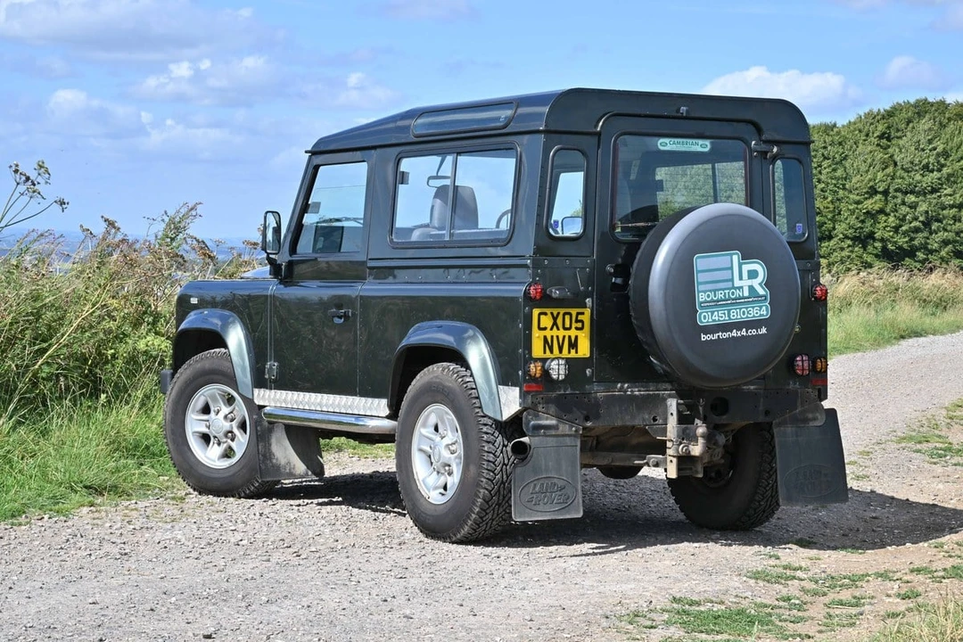 2005 Land Rover Defender 90 - Image 17 of 30