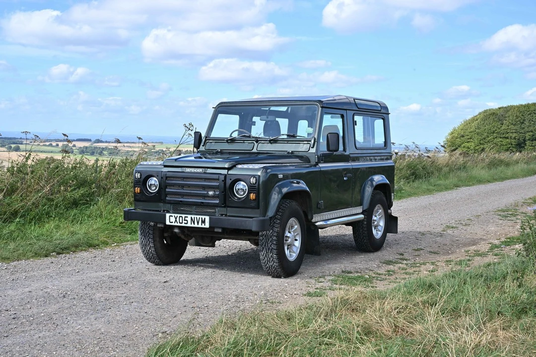 2005 Land Rover Defender 90 - Image 6 of 30