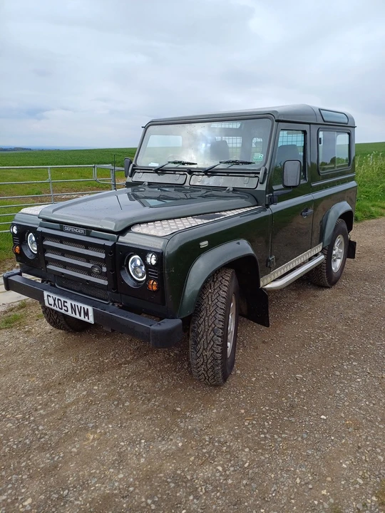 2005 Land Rover Defender 90 - Image 10 of 30