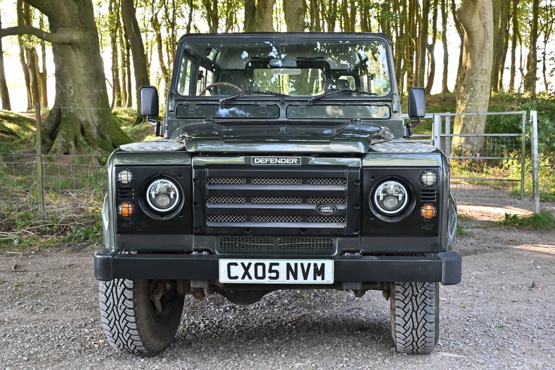 2005 Land Rover Defender 90 - Image 18 of 30