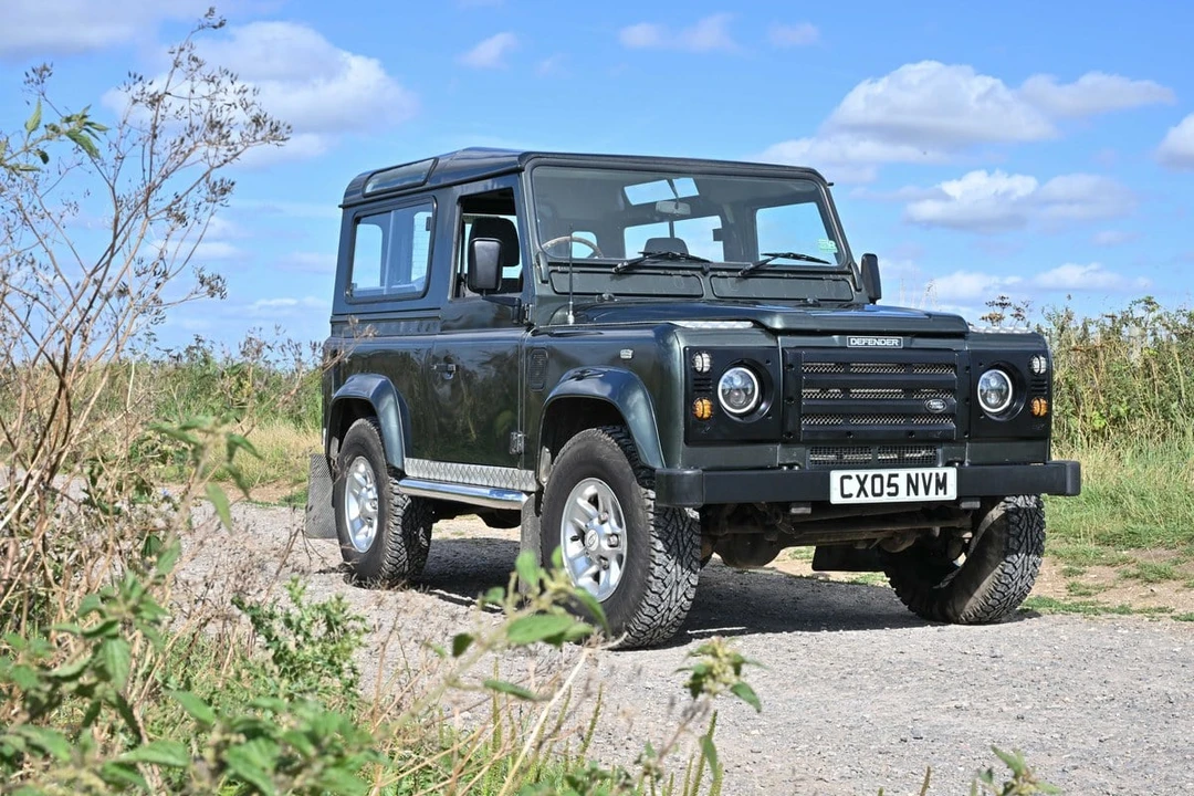 2005 Land Rover Defender 90 - Image 3 of 30