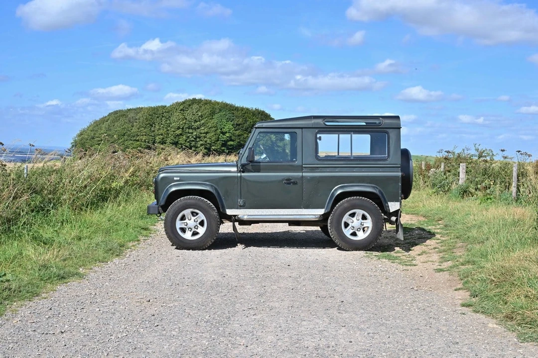 2005 Land Rover Defender 90 - Image 14 of 30