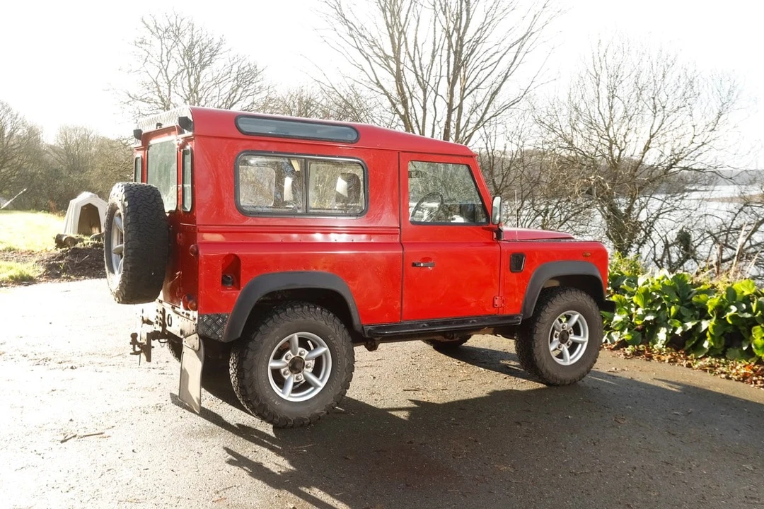 2005 Land Rover Defender 90 - Image 17 of 30