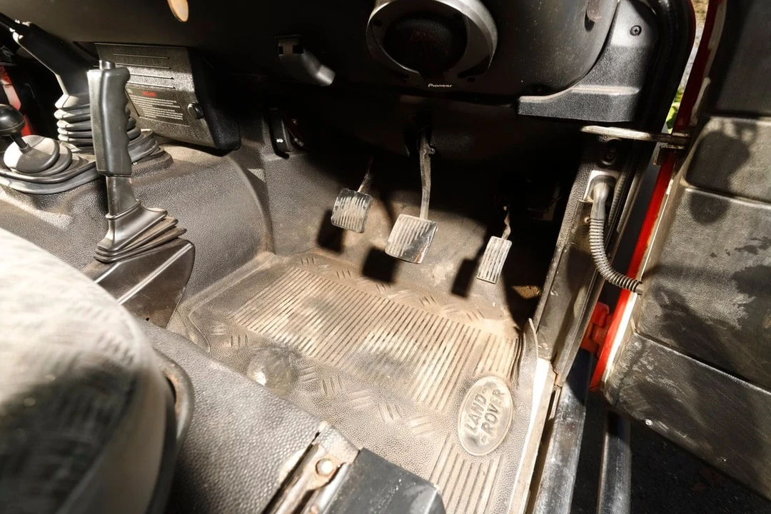2005 Land Rover Defender 90 - Image 29 of 30
