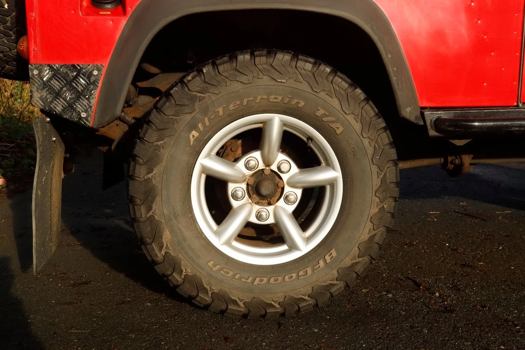2005 Land Rover Defender 90 - Image 25 of 30