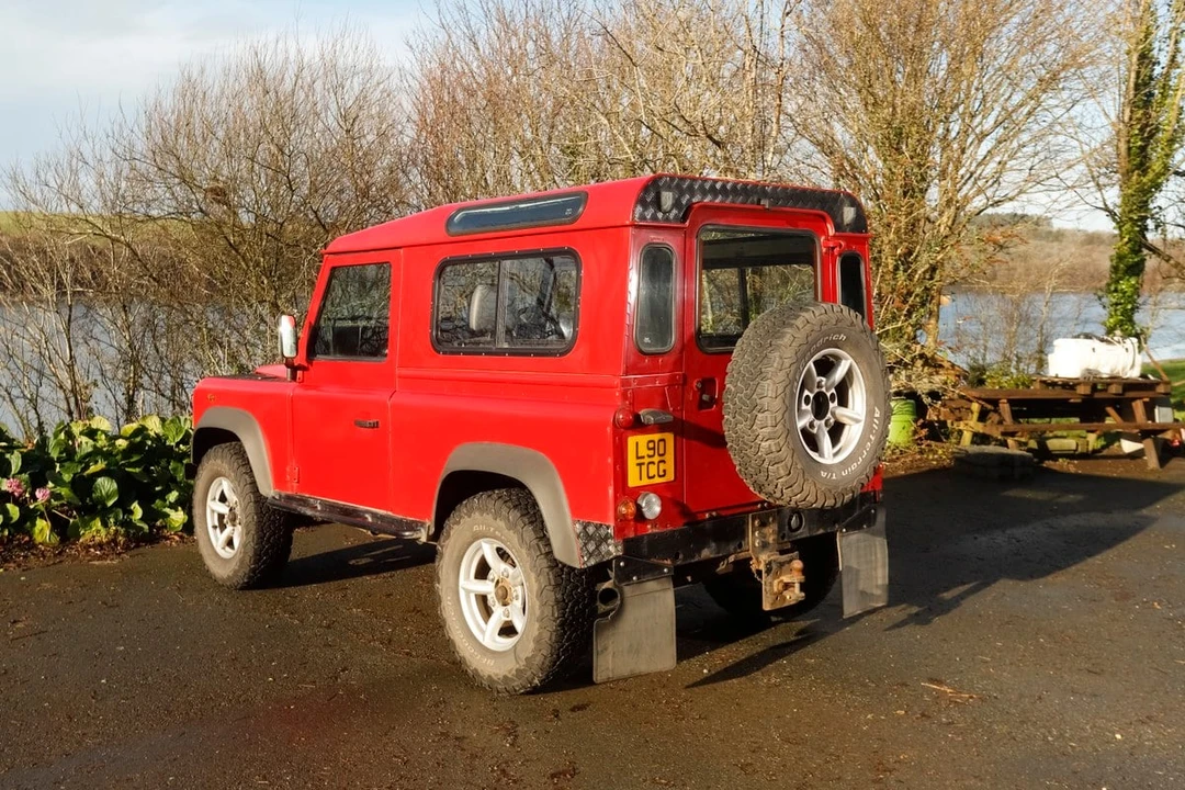 2005 Land Rover Defender 90 - Image 11 of 30
