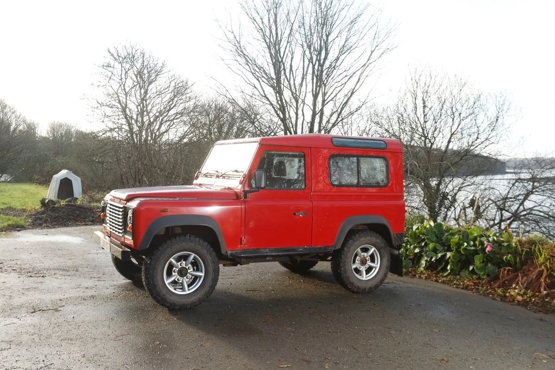 2005 Land Rover Defender 90 - Image 9 of 30
