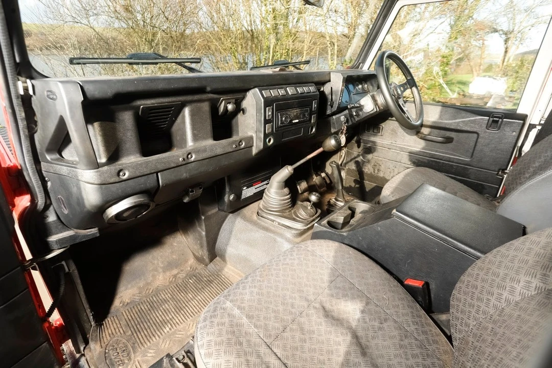 2005 Land Rover Defender 90 - Image 26 of 30