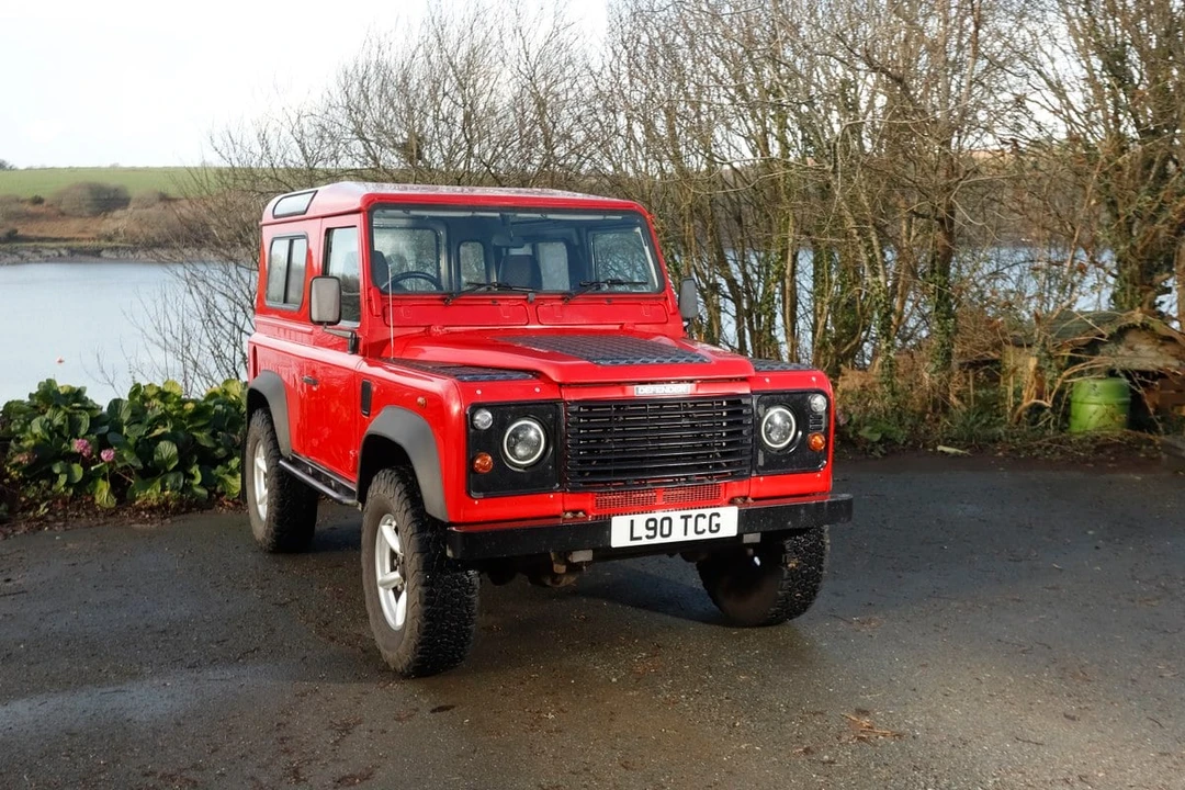2005 Land Rover Defender 90 - Image 5 of 30