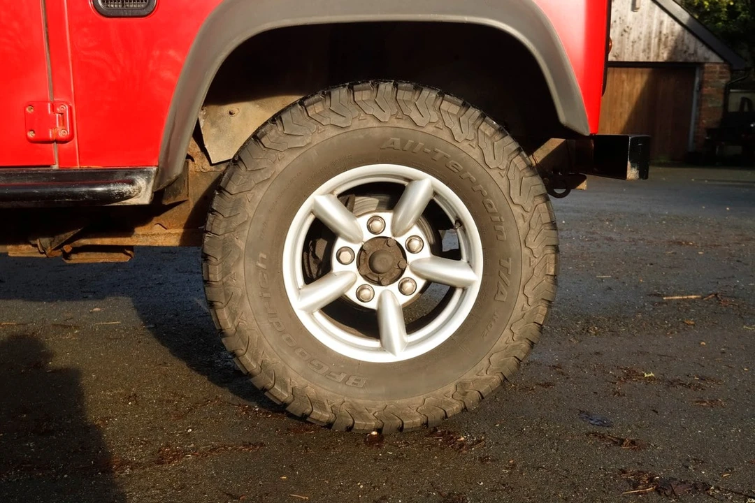 2005 Land Rover Defender 90 - Image 24 of 30