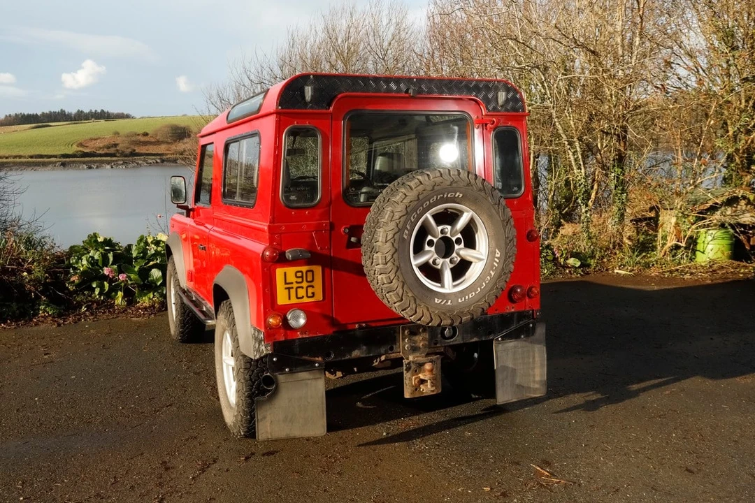 2005 Land Rover Defender 90 - Image 13 of 30