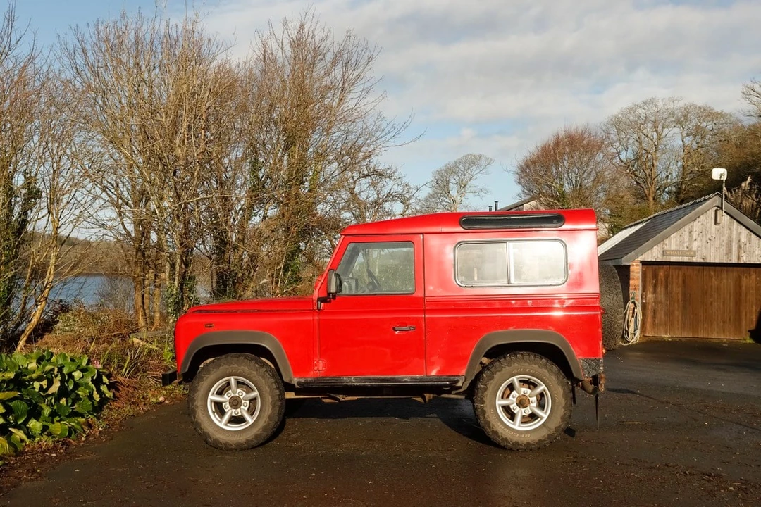 2005 Land Rover Defender 90 - Image 19 of 30