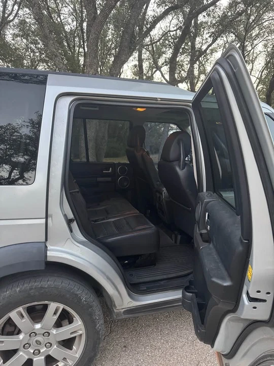 2005 Land Rover Discovery 3rd Gen - Image 3 of 4