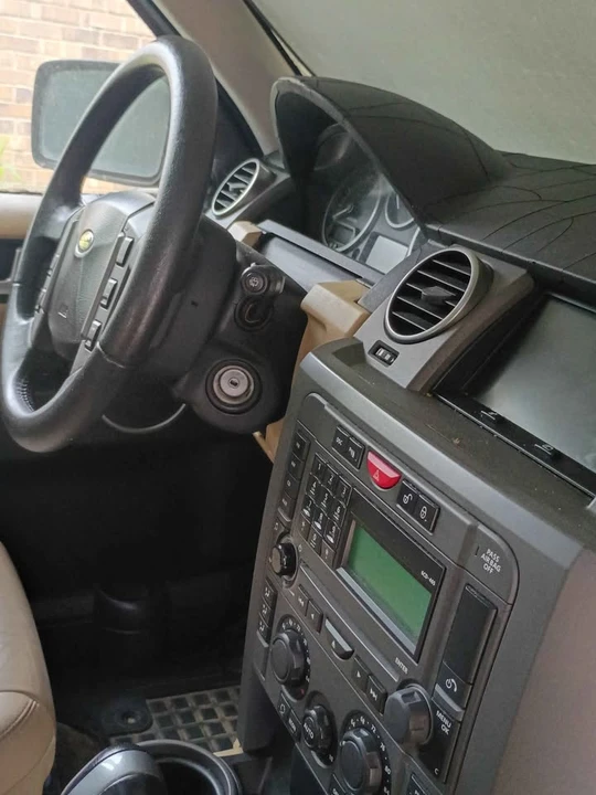 2005 Land Rover Discovery 3rd Gen - Image 9 of 10