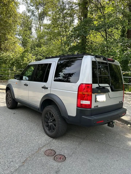2005 Land Rover Discovery 3rd Gen - Image 2 of 9