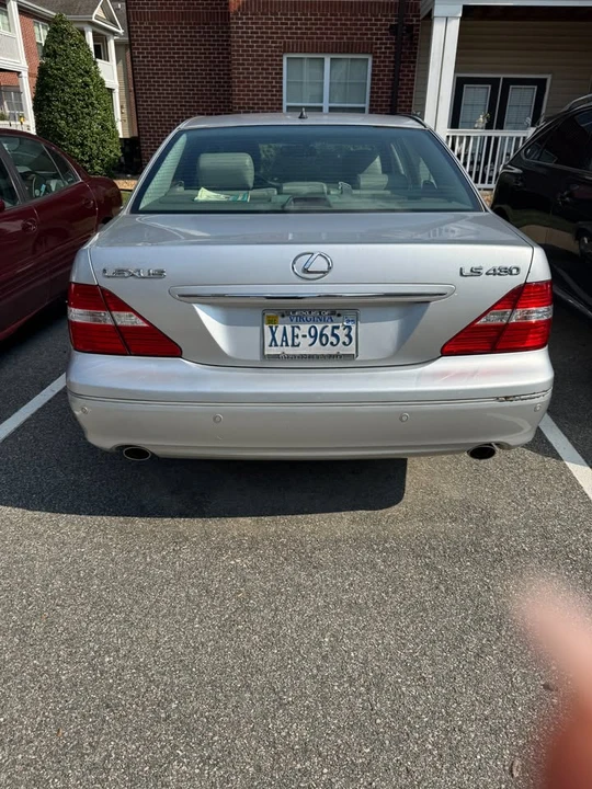 2005 Lexus LS 3rd Gen - Image 2 of 3