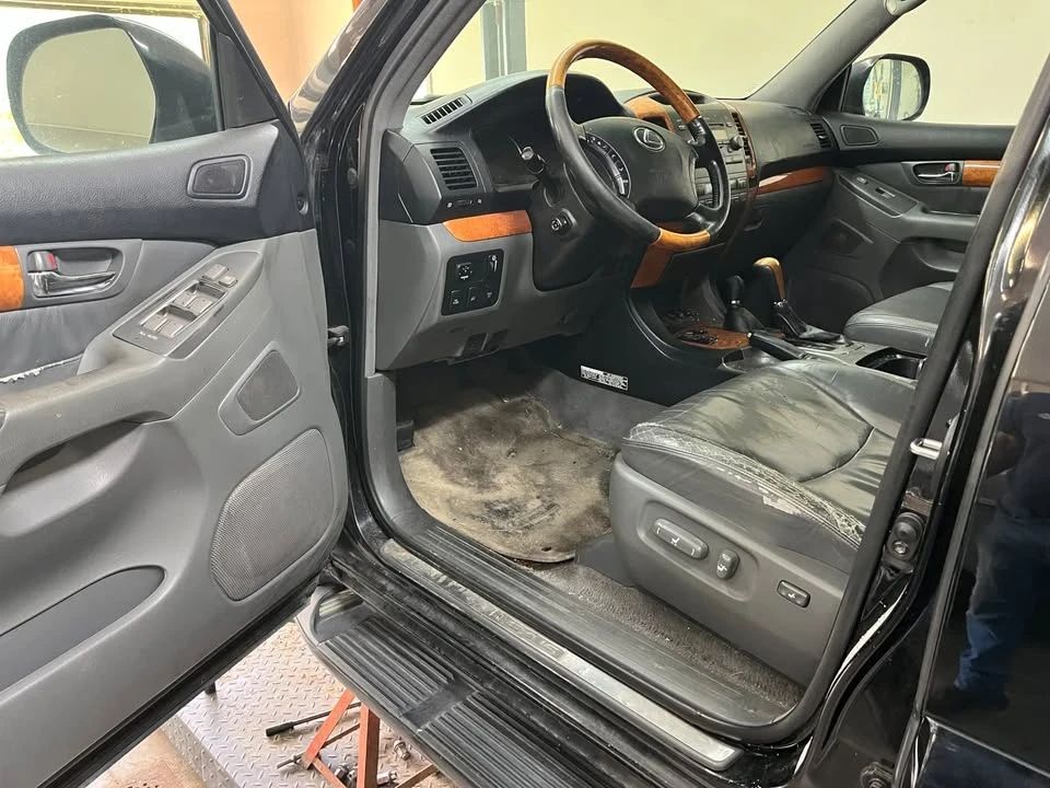 2005 Lexus GX 1st Gen - Image 4 of 10