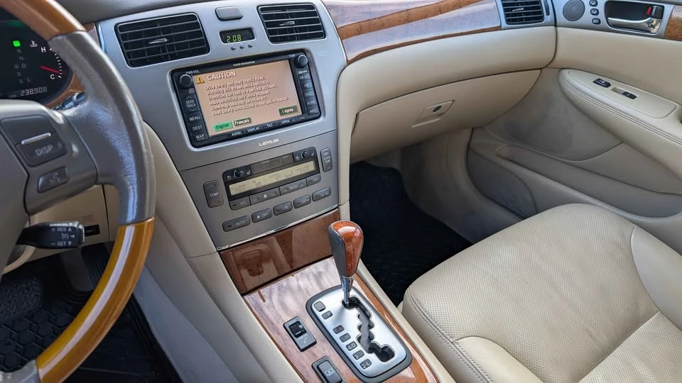 2005 Lexus ES 3rd Gen - Image 9 of 13