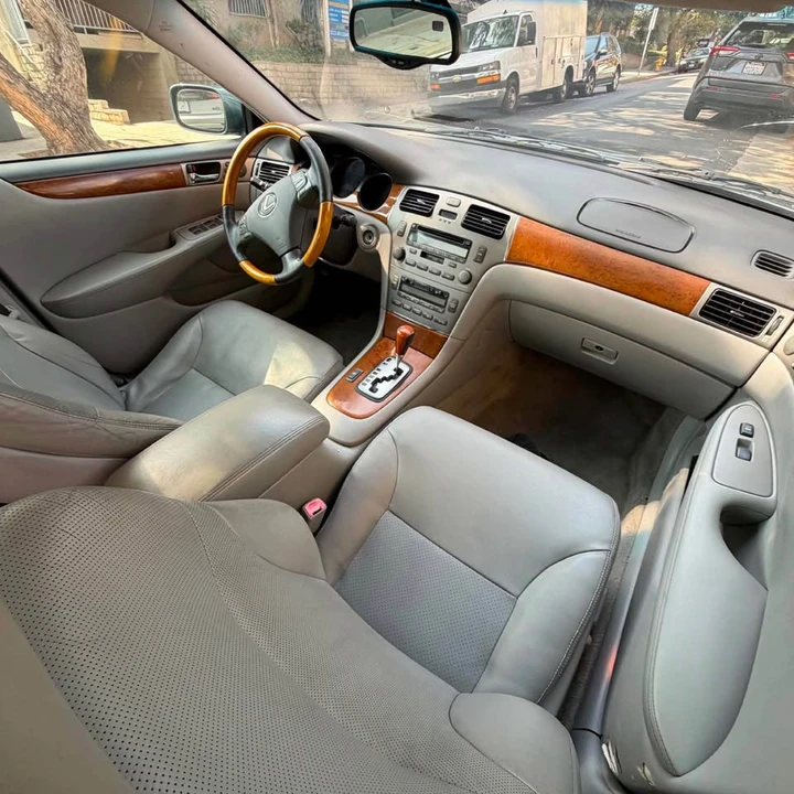 2005 Lexus ES 4th Gen - Image 14 of 16