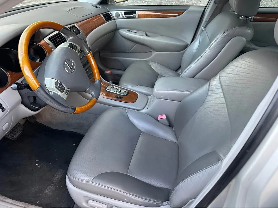 2005 Lexus ES 3rd Gen - Image 9 of 13