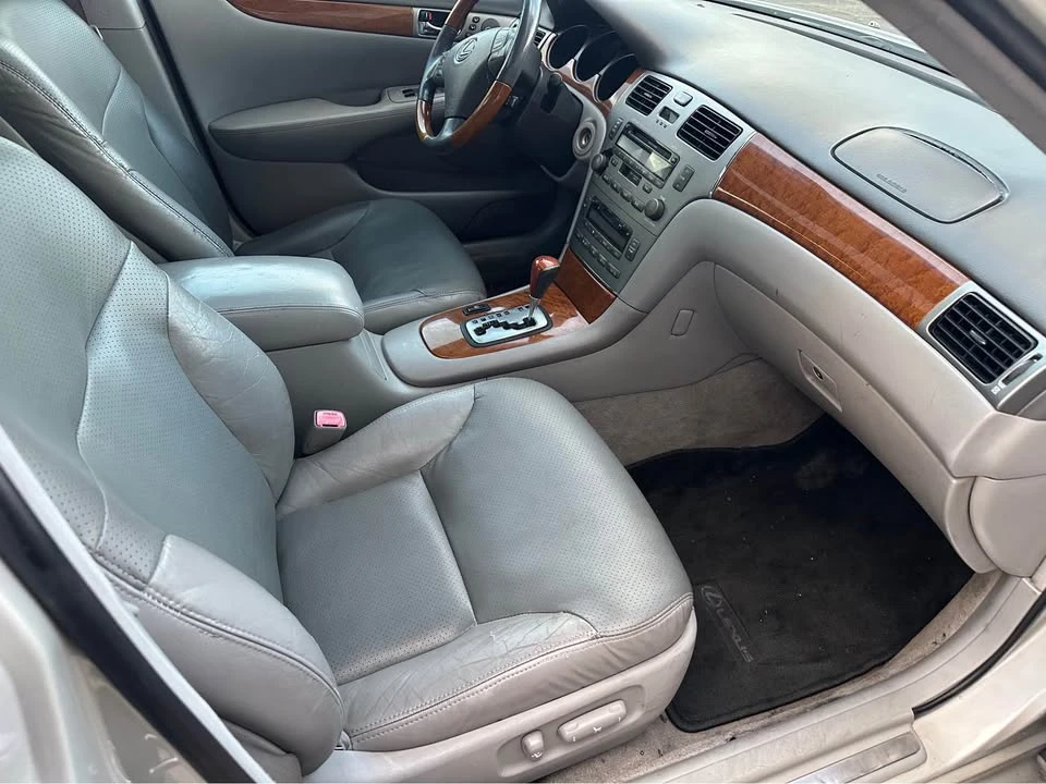 2005 Lexus ES 3rd Gen - Image 10 of 13