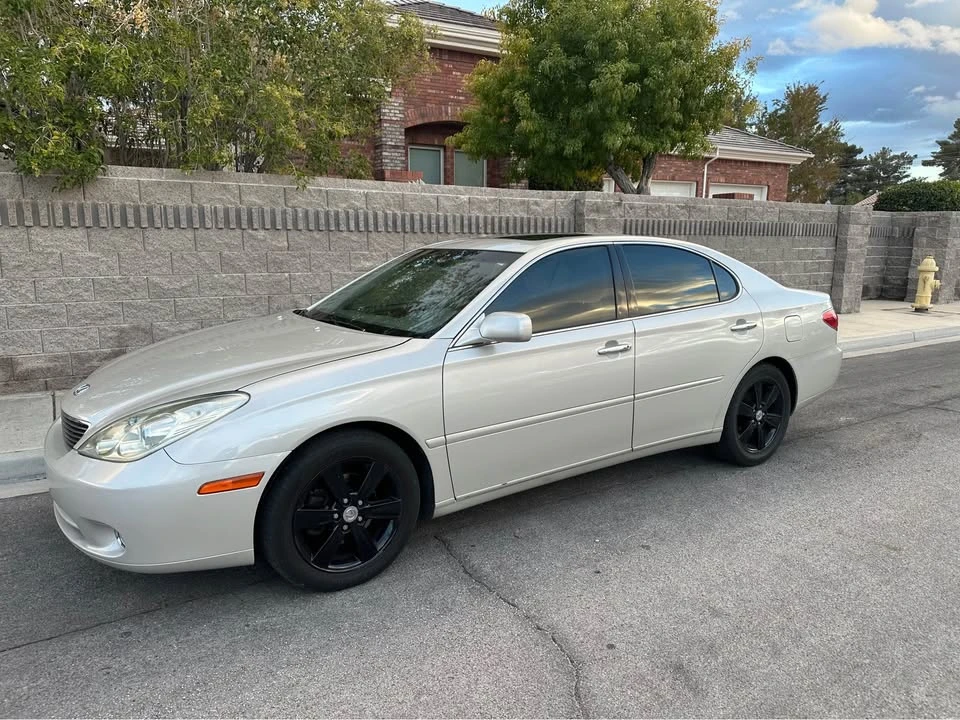 2005 Lexus ES 3rd Gen - Image 2 of 13