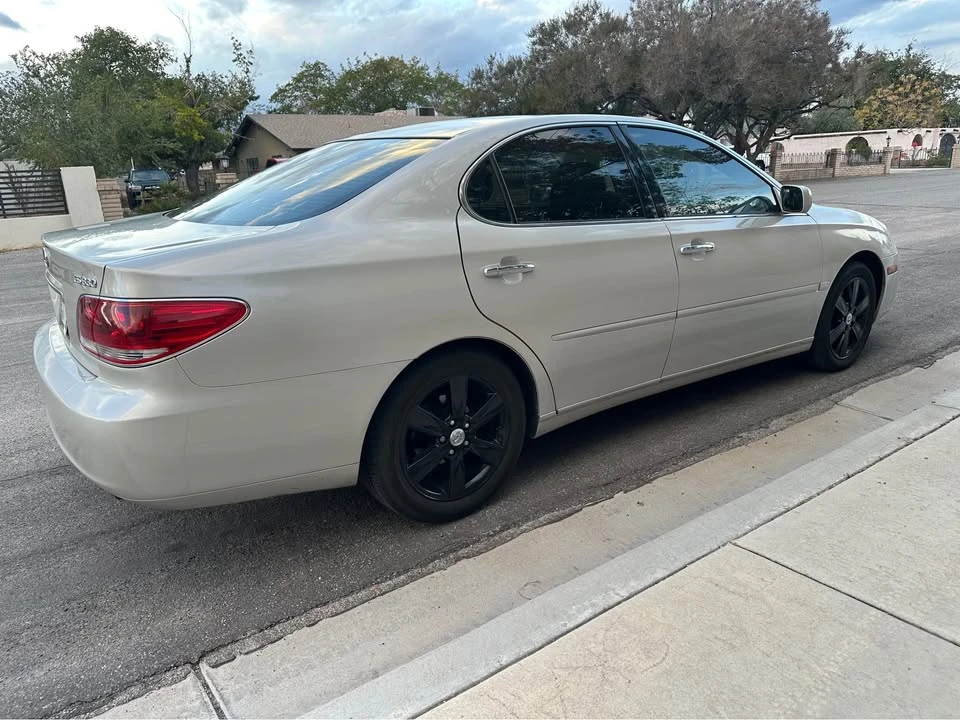 2005 Lexus ES 3rd Gen - Image 11 of 13